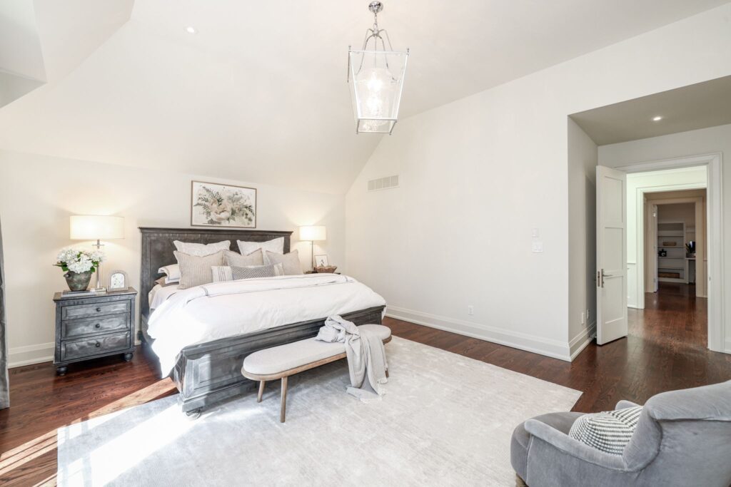 Photo of 344 Bessborough Dr