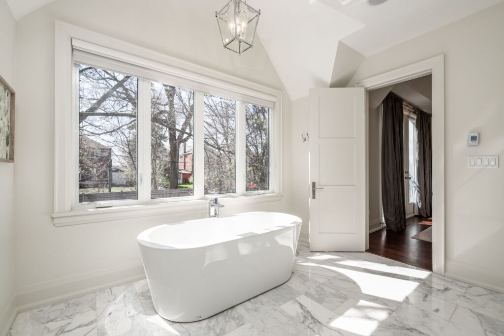 Photo of 344 Bessborough Dr