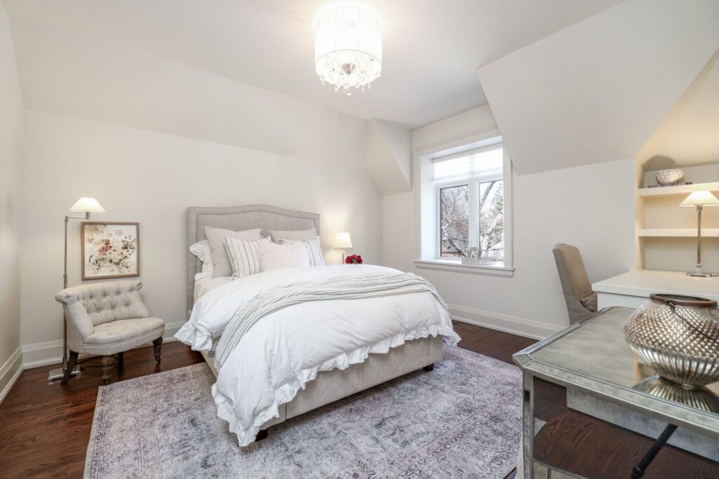 Photo of 344 Bessborough Dr