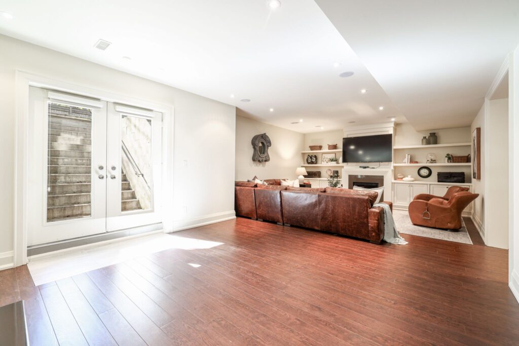 Photo of 344 Bessborough Dr