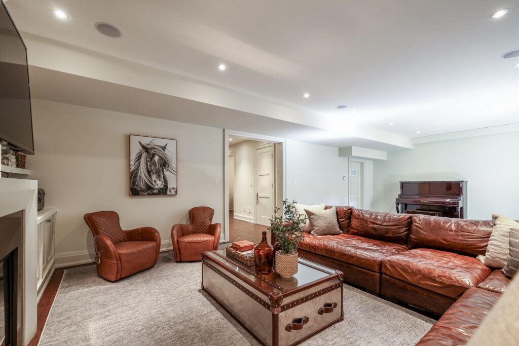 Photo of 344 Bessborough Dr