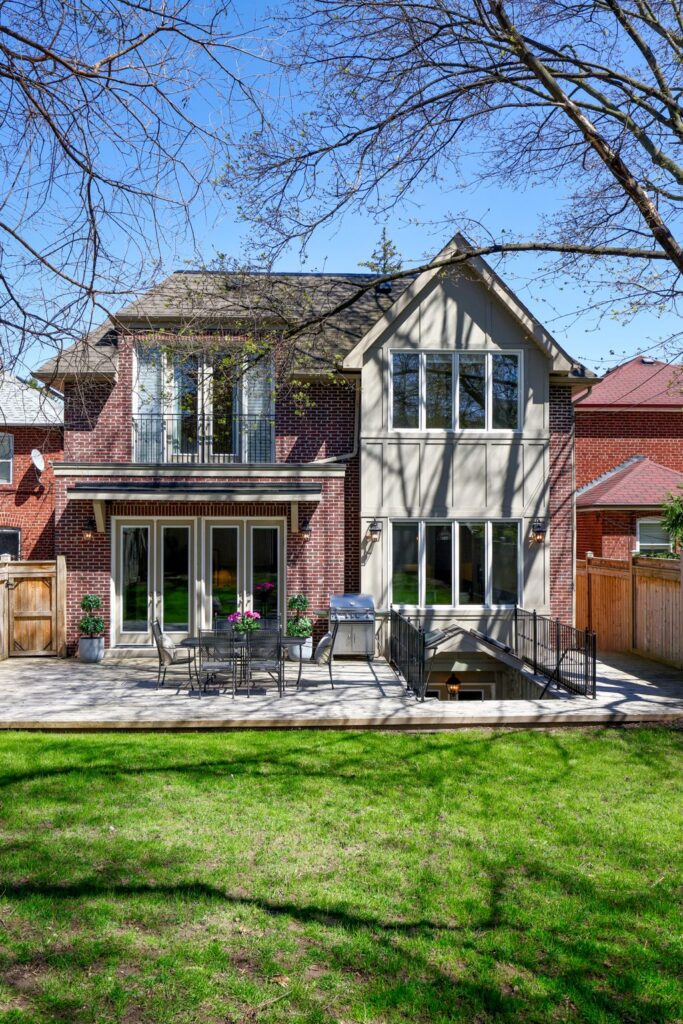 Photo of 344 Bessborough Dr