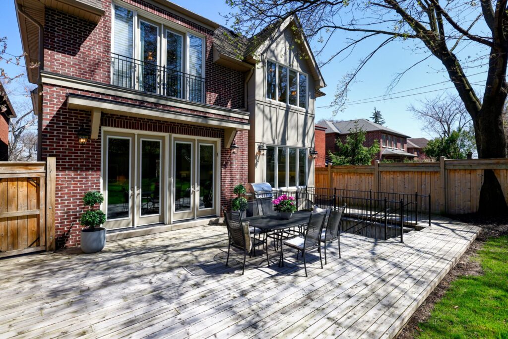 Photo of 344 Bessborough Dr