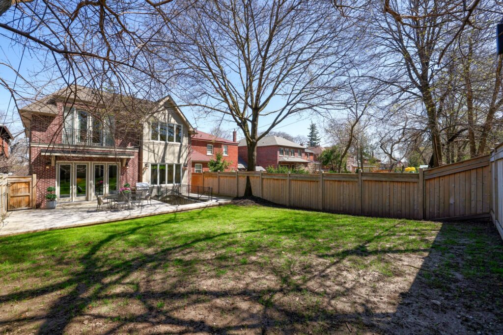 Photo of 344 Bessborough Dr