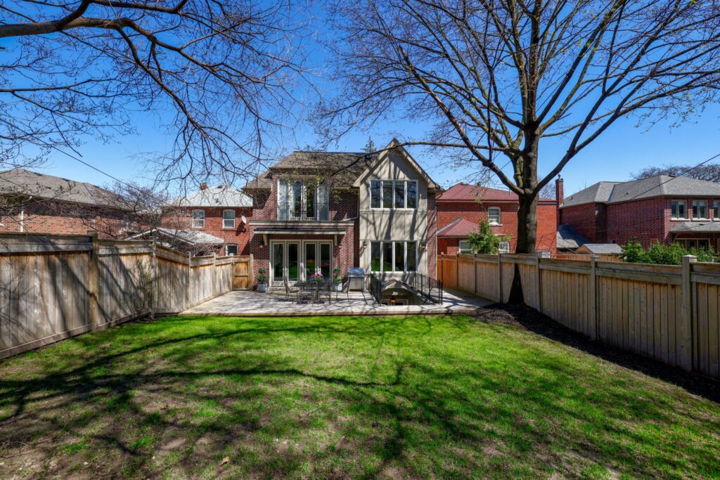 Photo of 344 Bessborough Dr