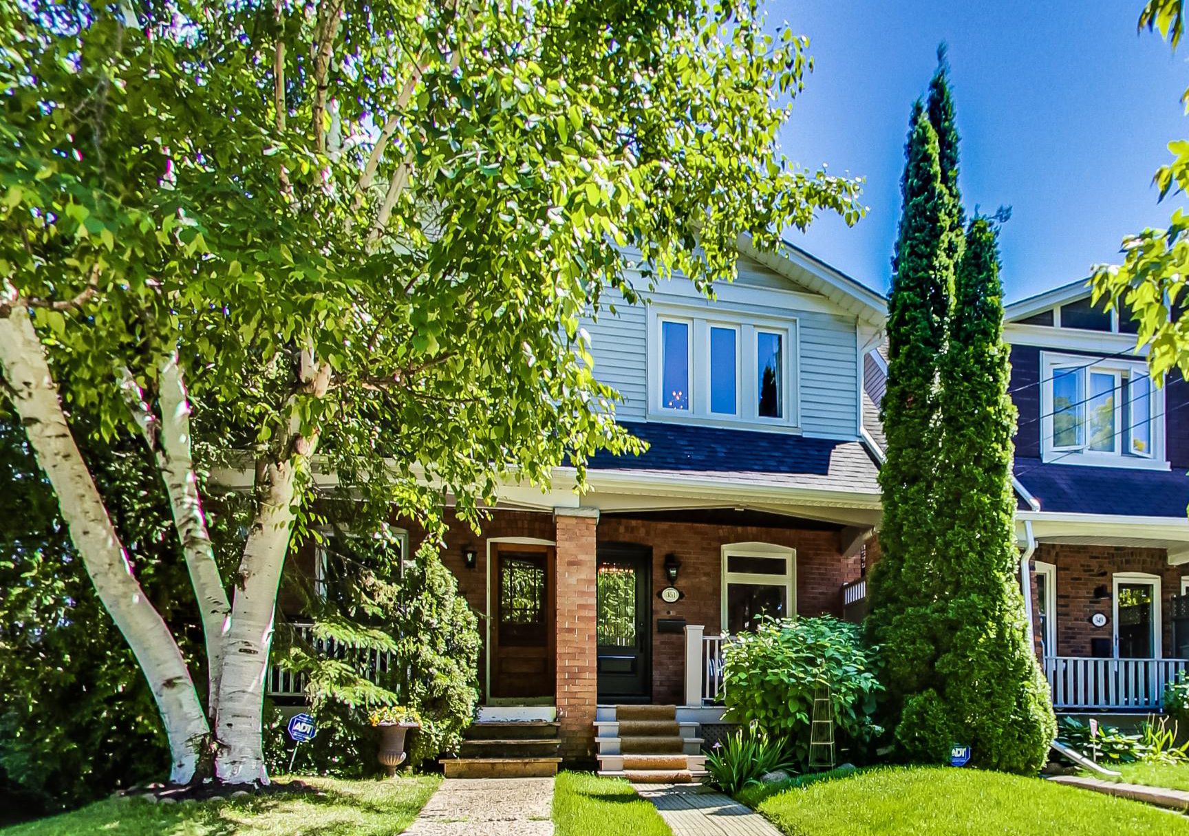 Photo of 351 Roehampton Avenue