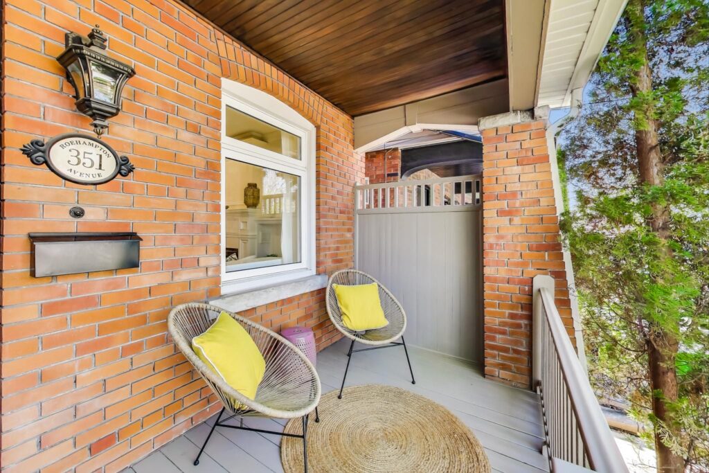 Photo of 351 Roehampton Avenue
