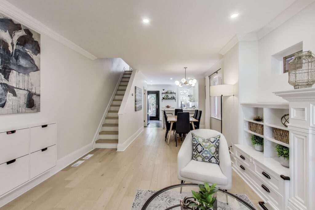 Photo of 351 Roehampton Avenue