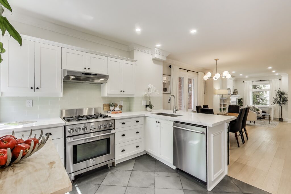Photo of 351 Roehampton Avenue