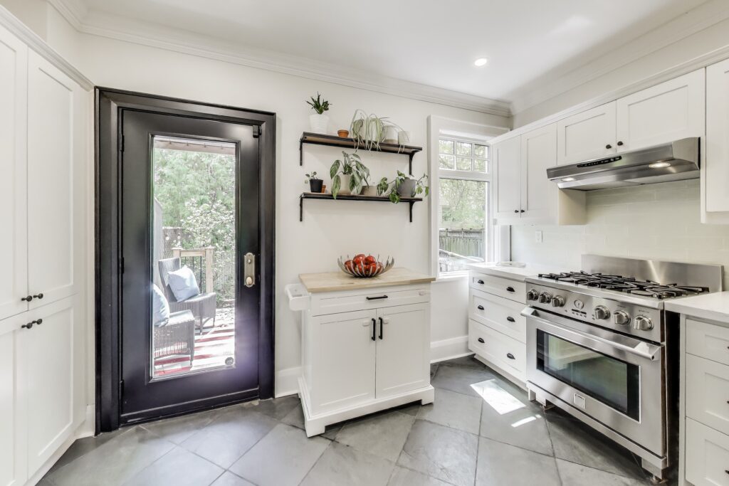 Photo of 351 Roehampton Avenue