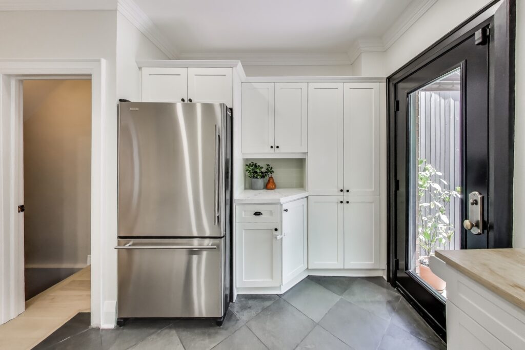 Photo of 351 Roehampton Avenue