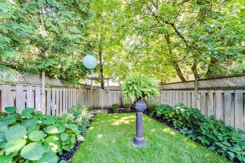 Photo of 351 Roehampton Avenue