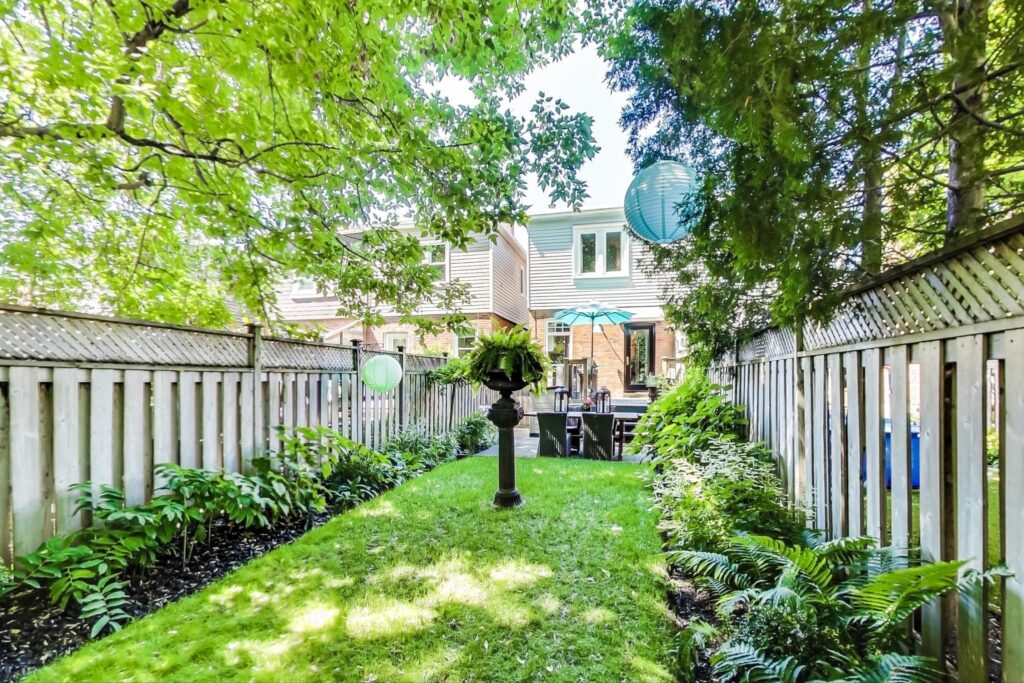 Photo of 351 Roehampton Avenue