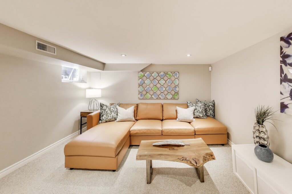 Photo of 351 Roehampton Avenue