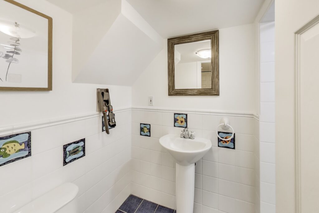Photo of 351 Roehampton Avenue