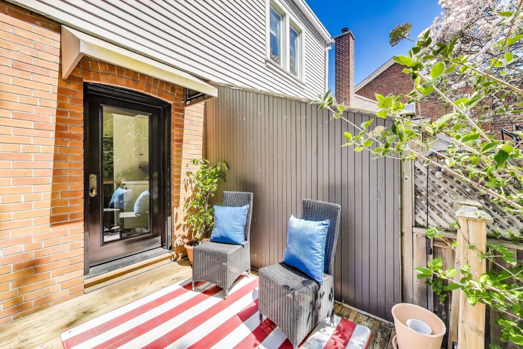 Photo of 351 Roehampton Avenue