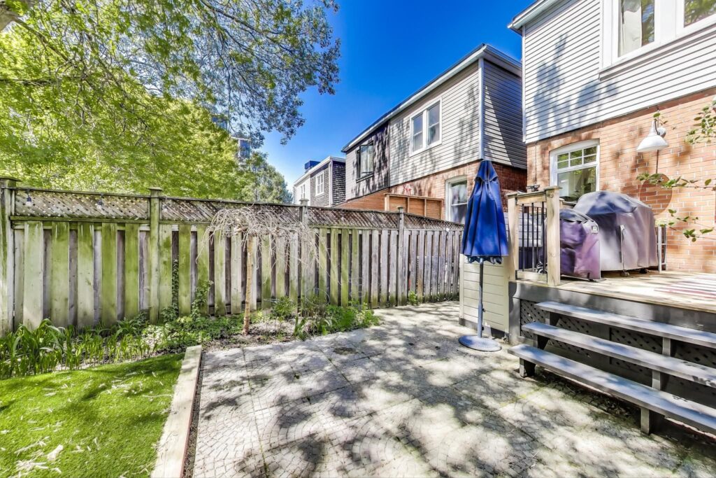 Photo of 351 Roehampton Avenue