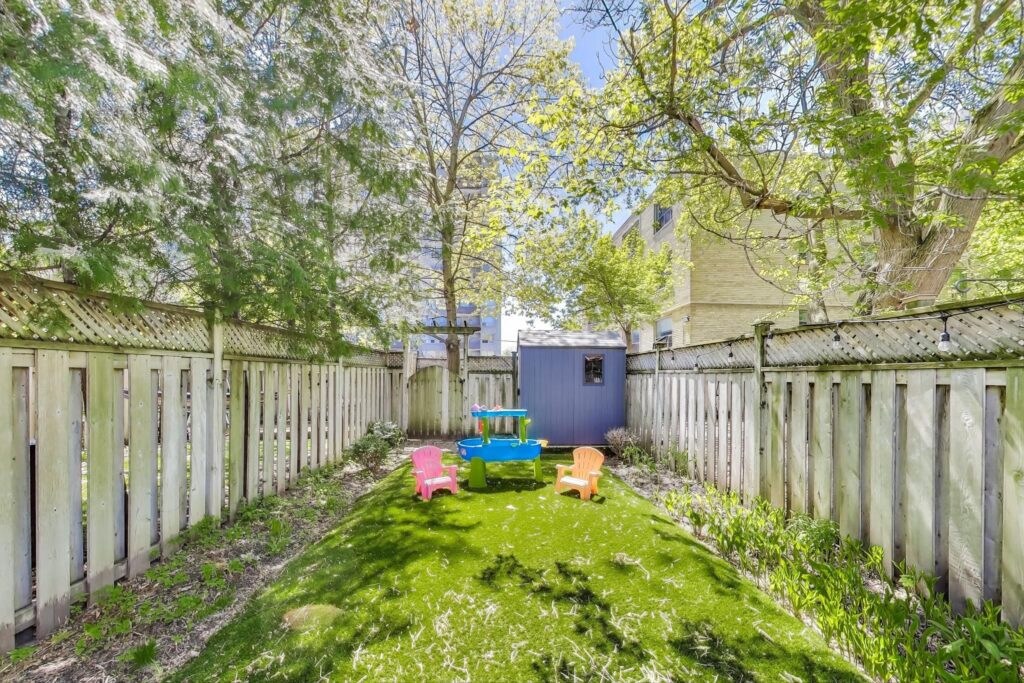 Photo of 351 Roehampton Avenue