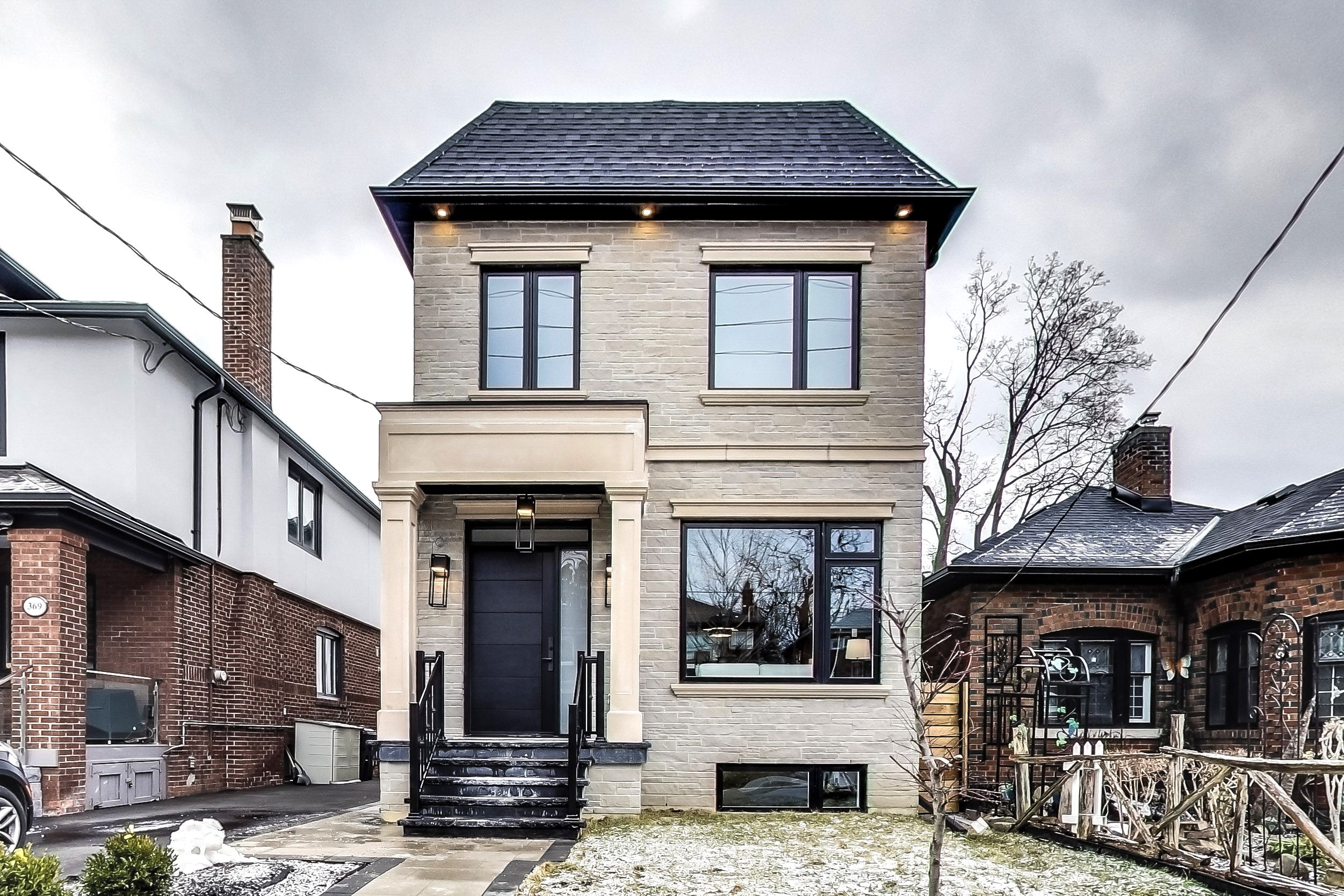 Photo of 367 Manor Road East