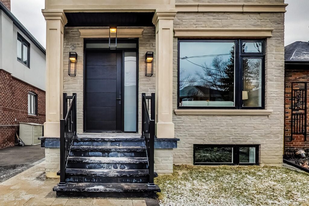 Photo of 367 Manor Road East