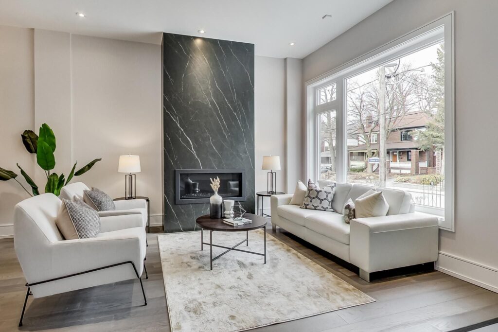 Photo of 367 Manor Road East