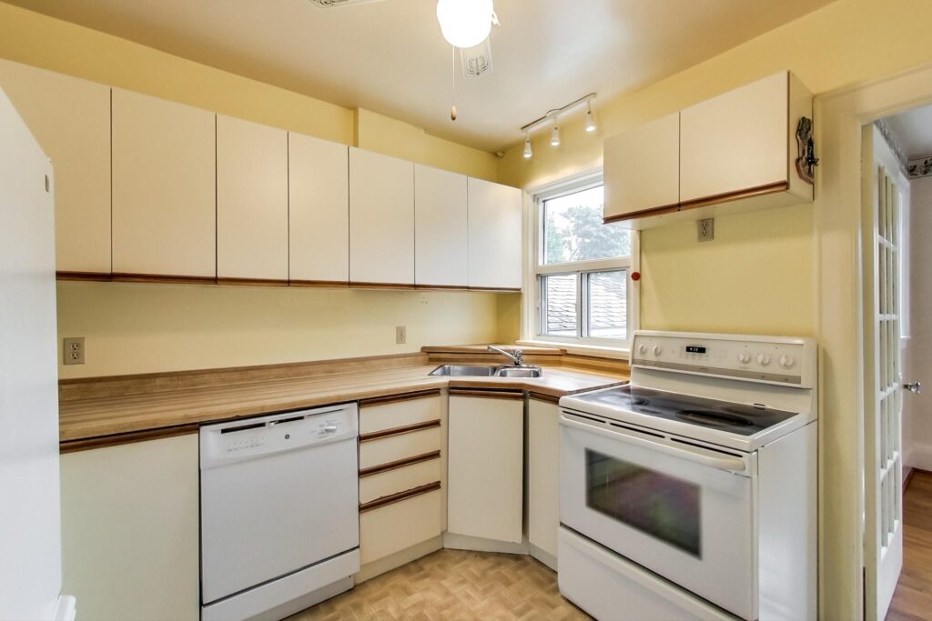 Photo of 367 Manor Road East