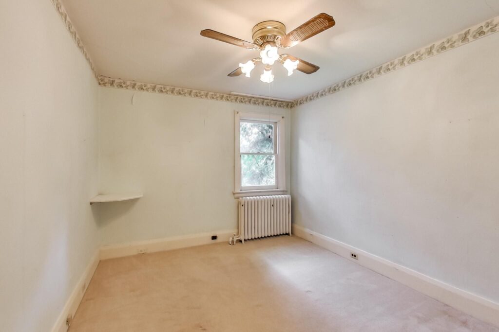 Photo of 367 Manor Road East