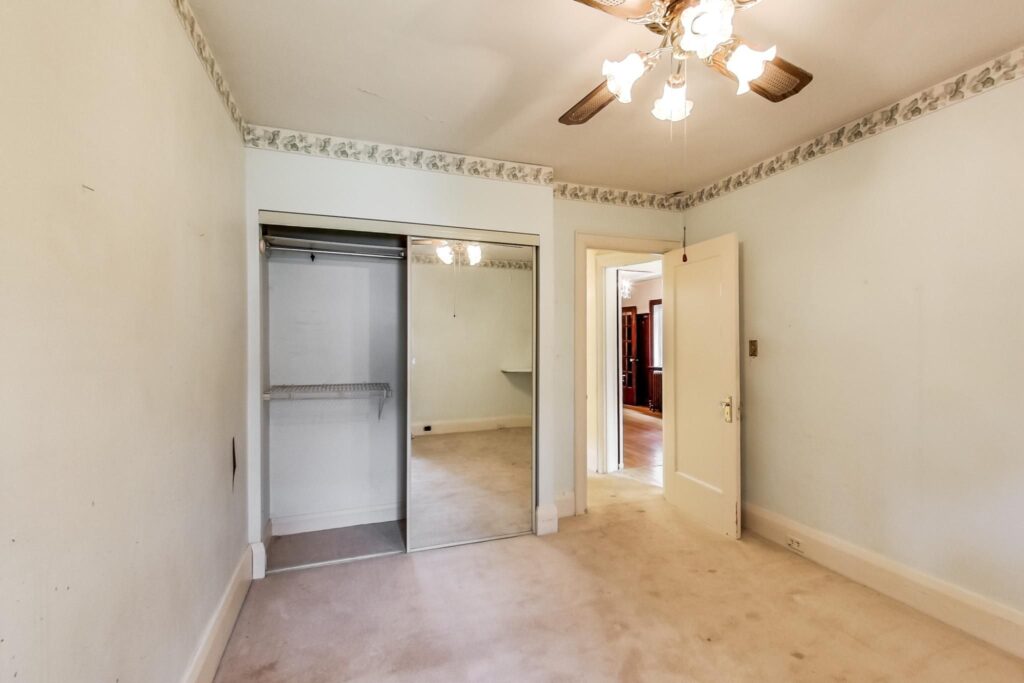 Photo of 367 Manor Road East