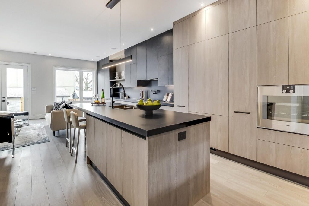 Photo of 367 Manor Road East