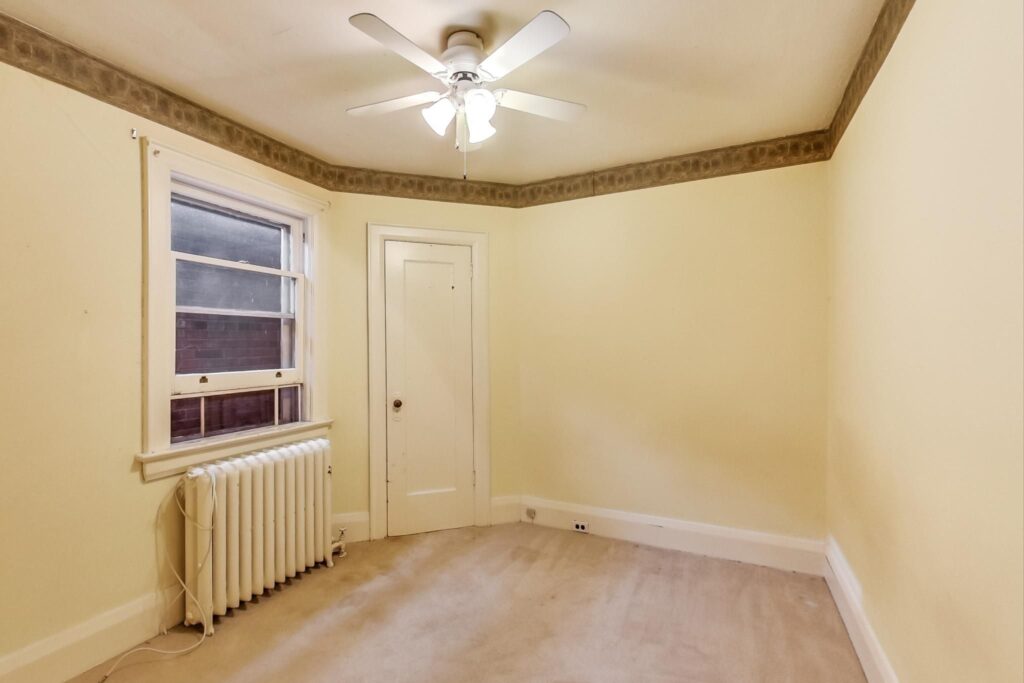 Photo of 367 Manor Road East