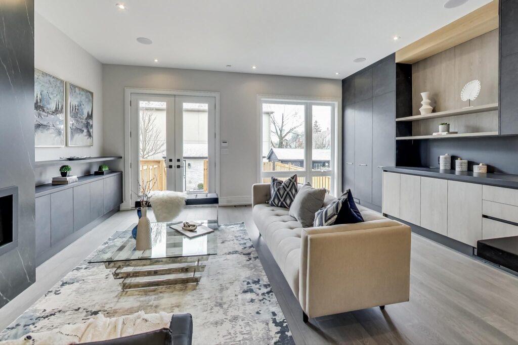 Photo of 367 Manor Road East