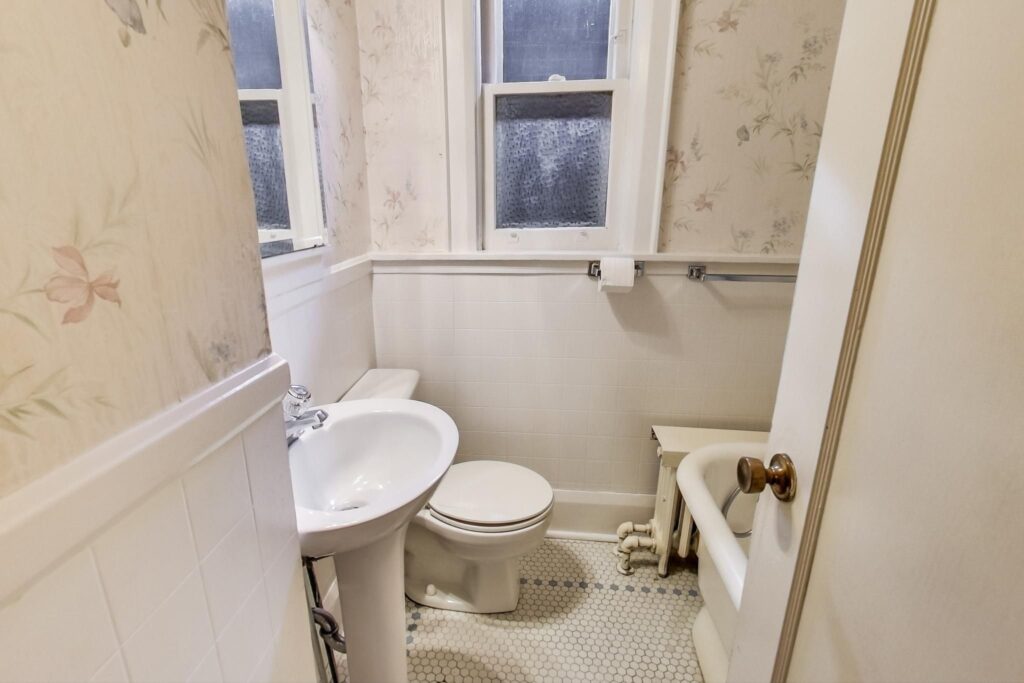 Photo of 367 Manor Road East