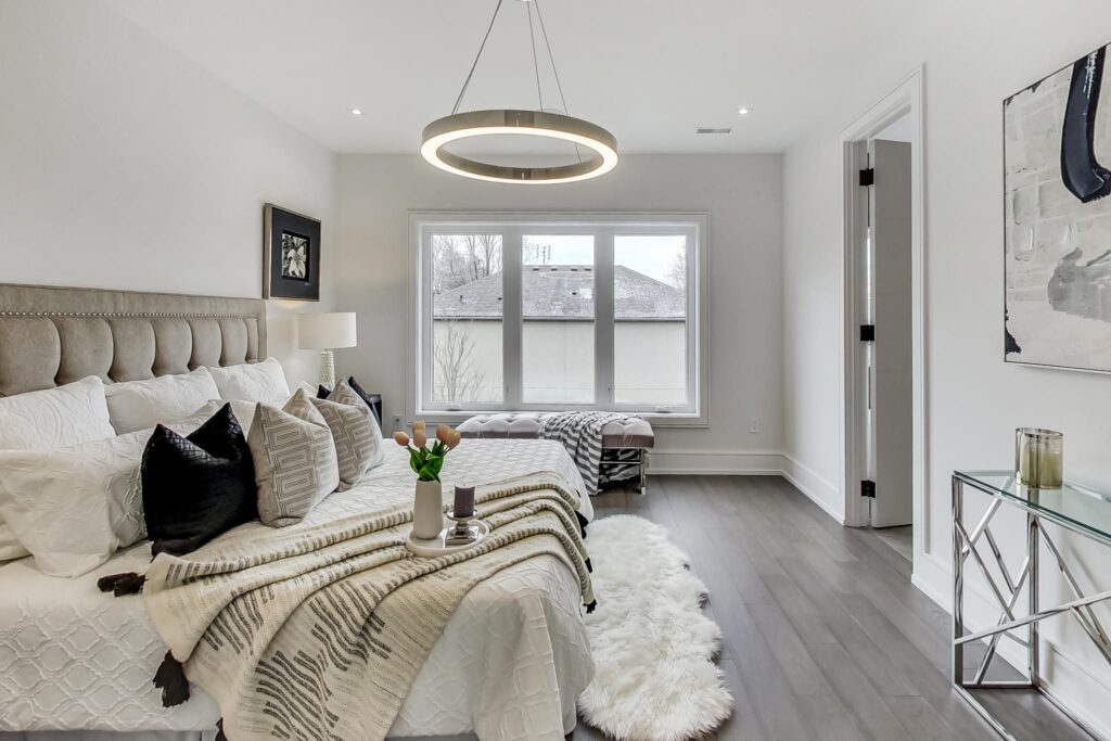 Photo of 367 Manor Road East