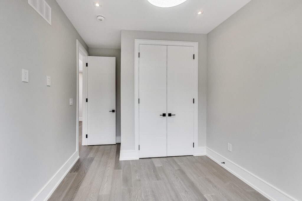 Photo of 367 Manor Road East