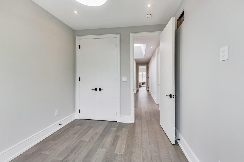 Photo of 367 Manor Road East