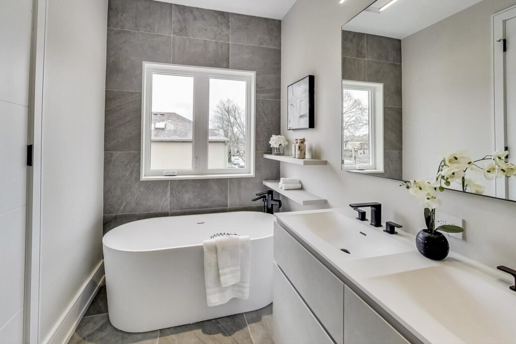 Photo of 367 Manor Road East