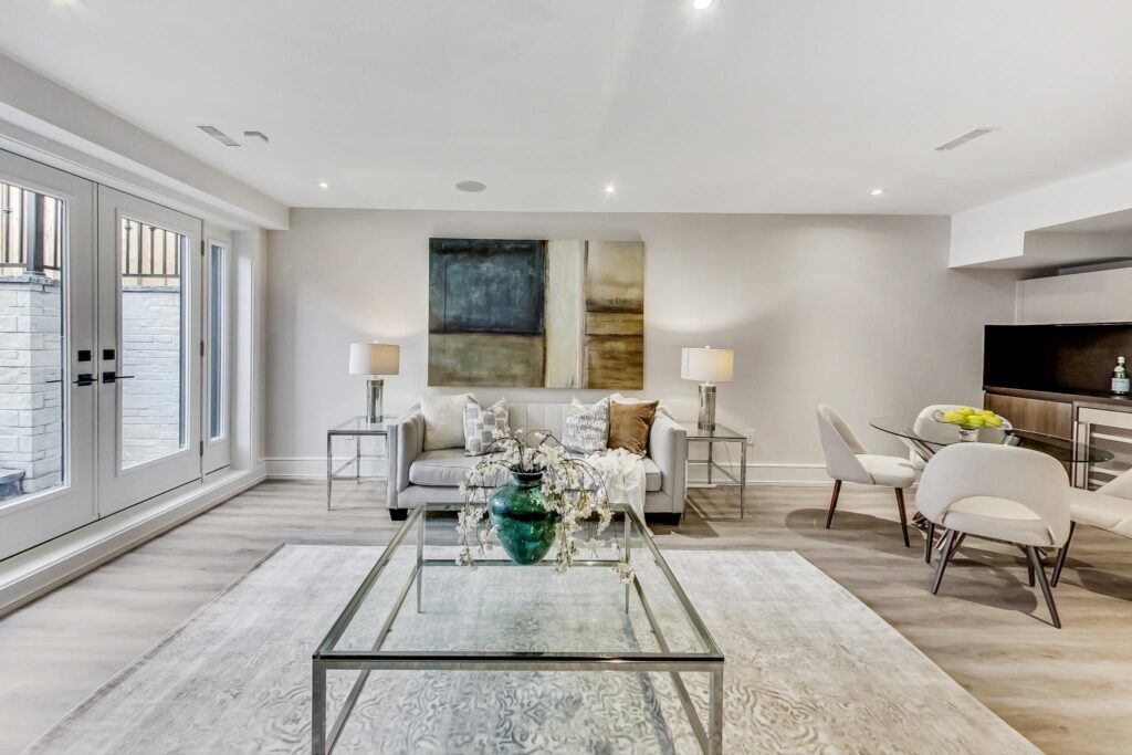 Photo of 367 Manor Road East