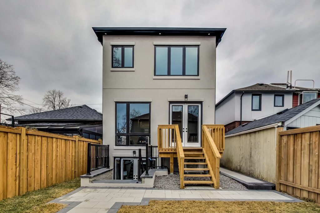 Photo of 367 Manor Road East