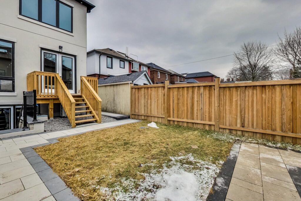 Photo of 367 Manor Road East