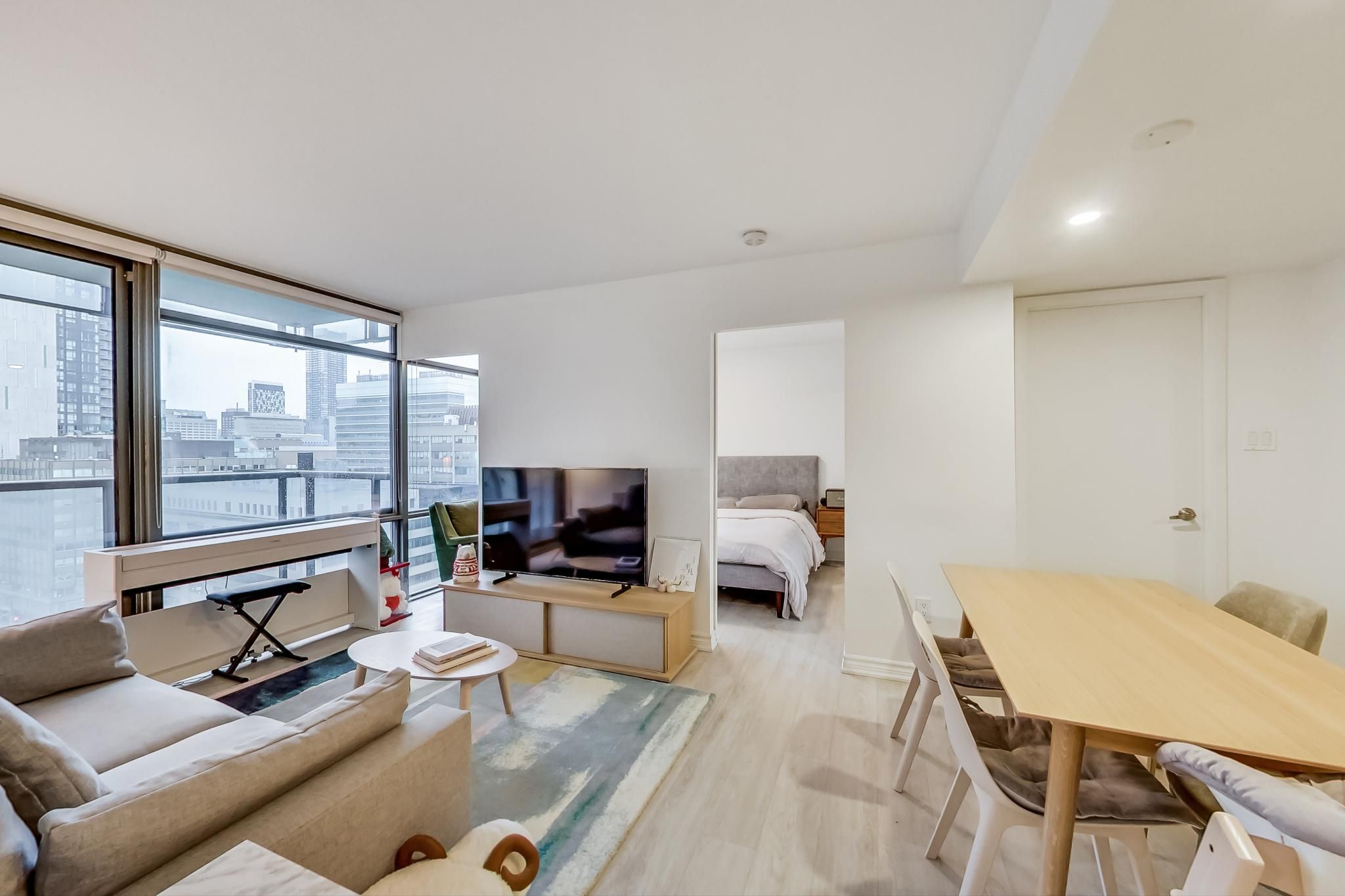 Photo of 37 Grosvenor Street Suite 1201