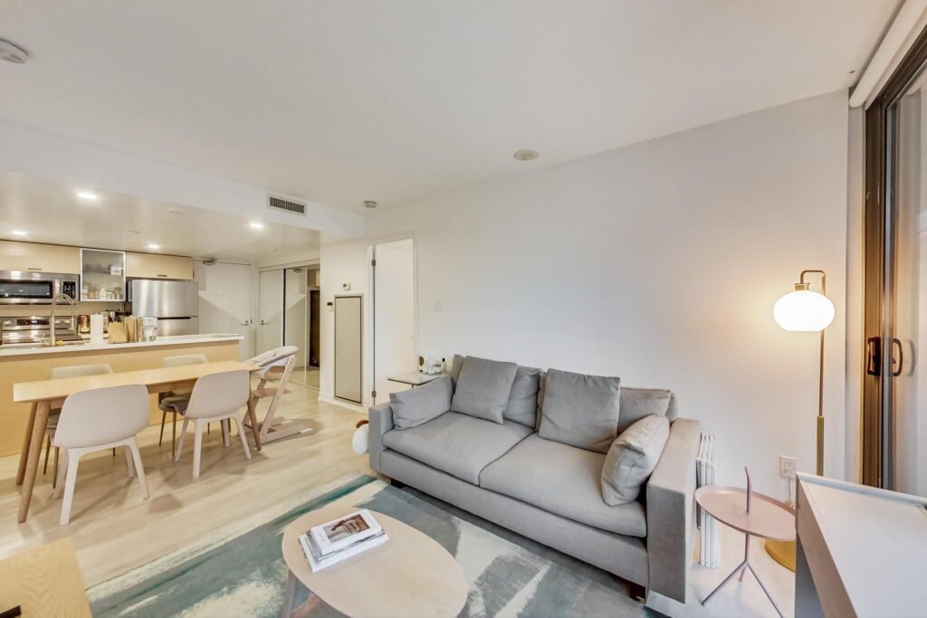 Photo of 37 Grosvenor Street Suite 1201