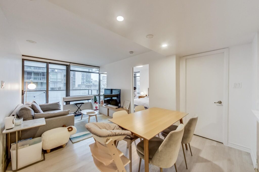 Photo of 37 Grosvenor Street Suite 1201