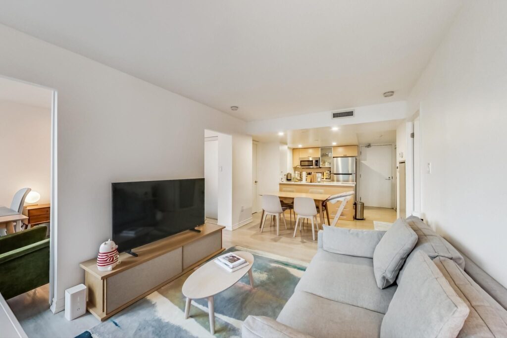Photo of 37 Grosvenor Street Suite 1201