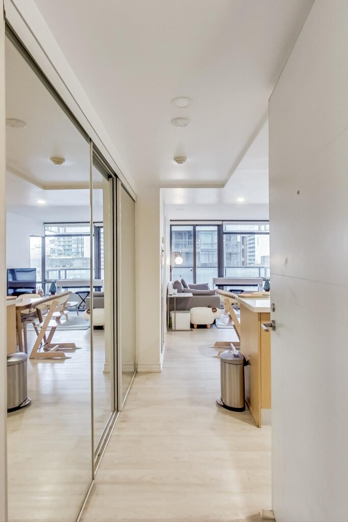 Photo of 37 Grosvenor Street Suite 1201