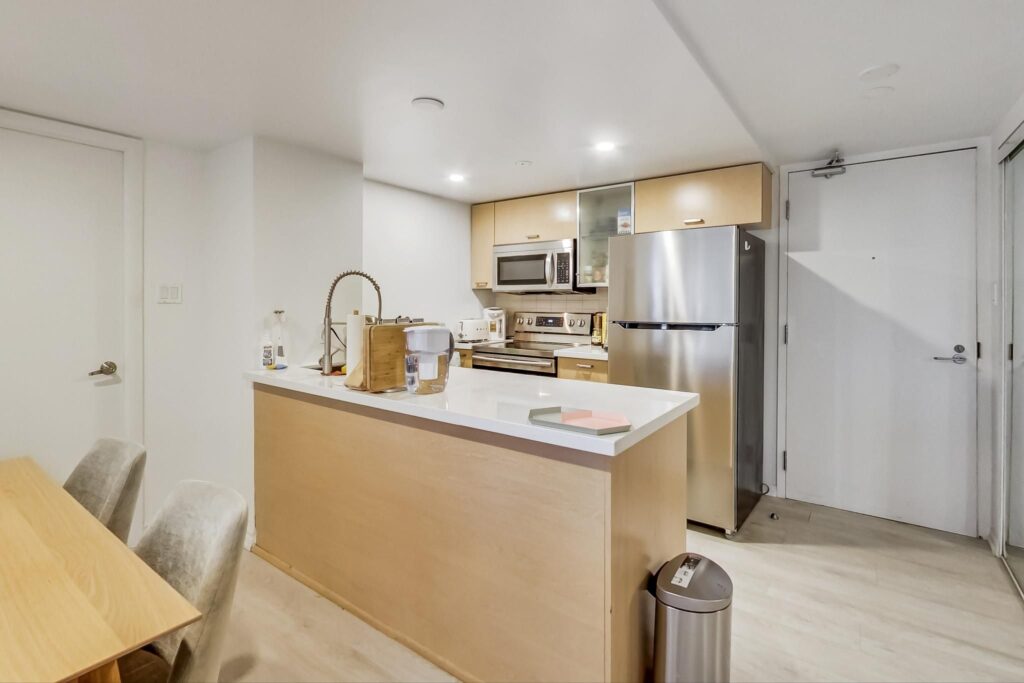 Photo of 37 Grosvenor Street Suite 1201