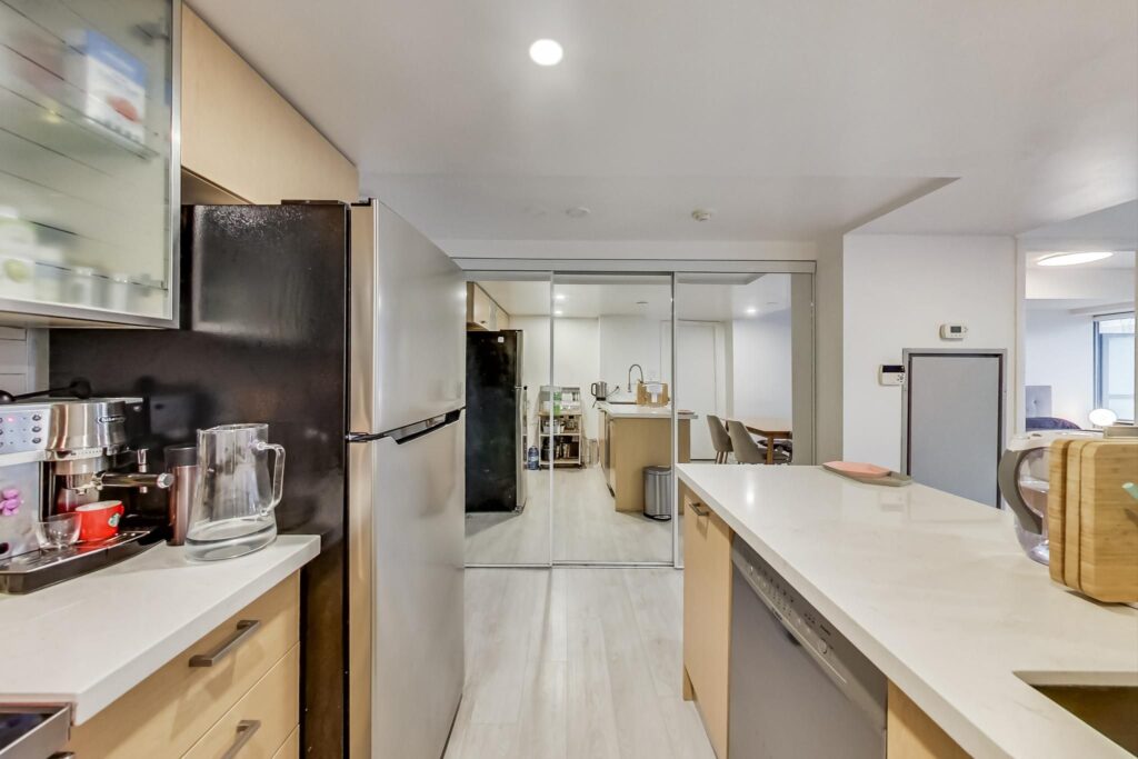 Photo of 37 Grosvenor Street Suite 1201
