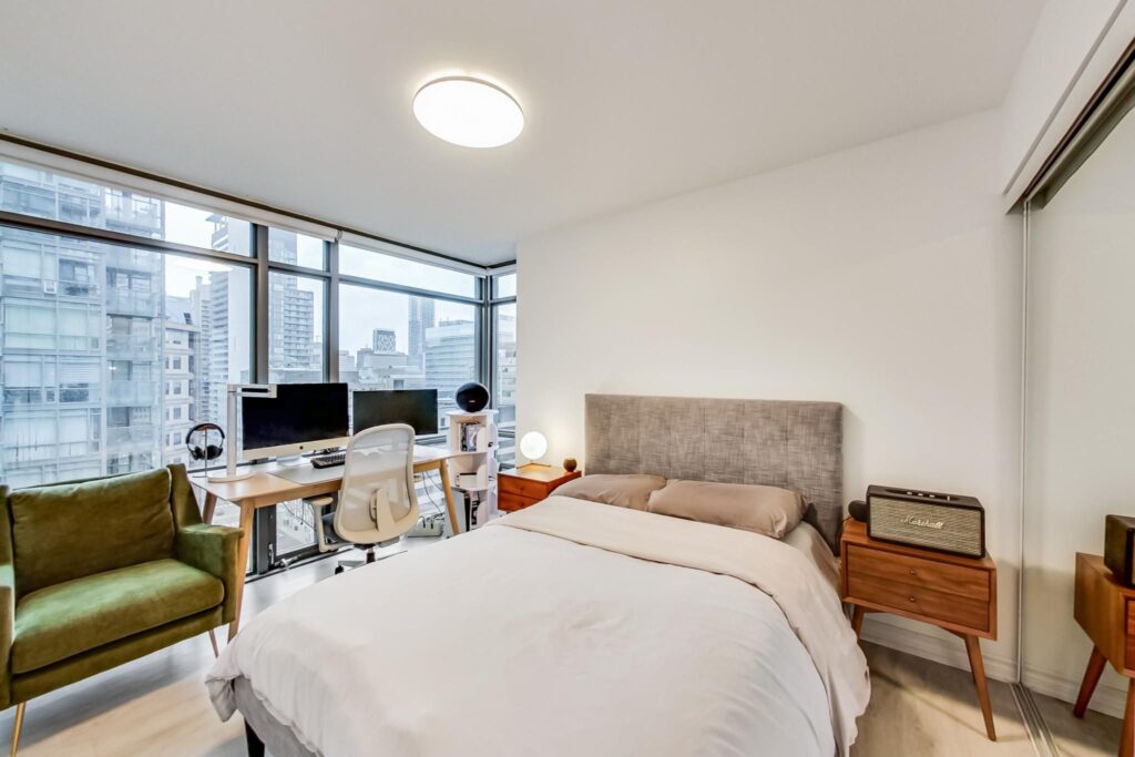 Photo of 37 Grosvenor Street Suite 1201