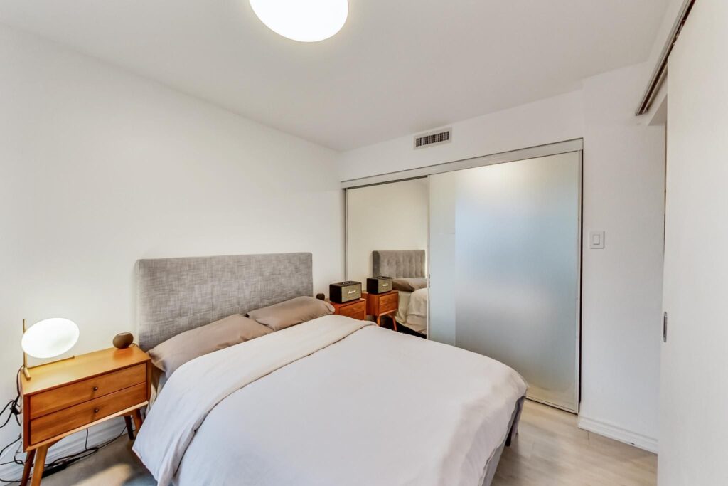 Photo of 37 Grosvenor Street Suite 1201