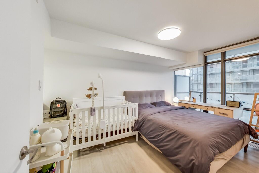 Photo of 37 Grosvenor Street Suite 1201