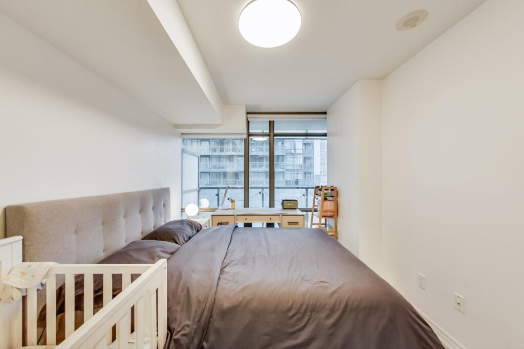 Photo of 37 Grosvenor Street Suite 1201